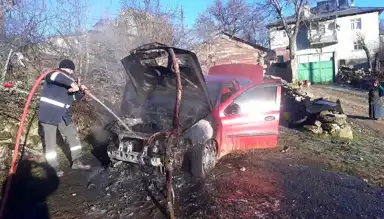 Eflani'de Park Halindeki Araçta Yangın!