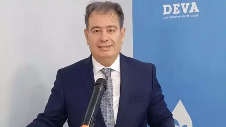 Üniversite Hocası Terör Suçlamasıyla Tutuklandı
